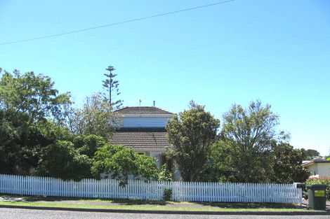 Photo of property in 2/7 Dallinghoe Crescent, Milford, Auckland, 0620