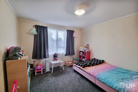 Photo of property in 2/10 Kemp Road, Massey, Auckland, 0614