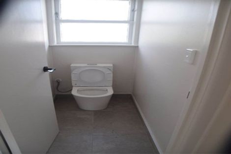 Photo of property in 1 Birchlea Rise, Goodwood Heights, Auckland, 2105