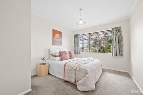 Photo of property in 17 King Charles Drive, Kingsley Heights, Upper Hutt, 5018