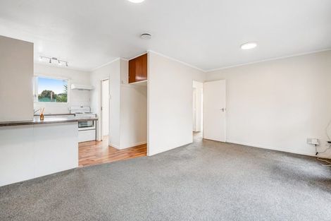 Photo of property in 2/587 Glenfield Road, Totara Vale, Auckland, 0629
