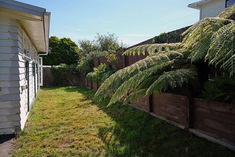 Photo of property in 17 Horokiwi Road West, Newlands, Wellington, 6037