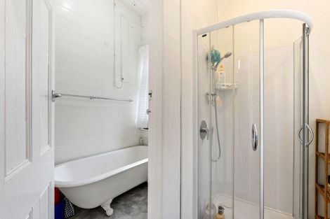 Photo of property in 8 Northland Road, Northland, Wellington, 6012