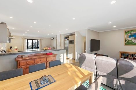 Photo of property in Te Kakariki Apartments, 3/8 Wellington Road, Paekakariki, 5034