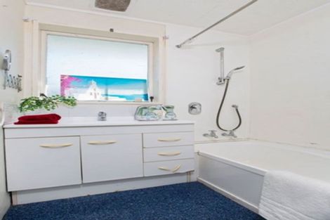 Photo of property in 17 Magdalen Place, West Harbour, Auckland, 0618