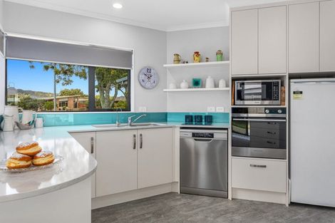 Photo of property in 21 Edgewater Grove, Whakatane, 3120