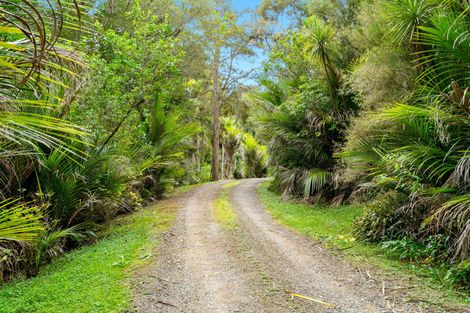 Photo of property in 2395 State Highway 1, Brynderwyn, Maungaturoto, 0587