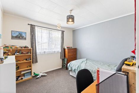 Photo of property in 11 Perrin Place, Kelvin Grove, Palmerston North, 4414
