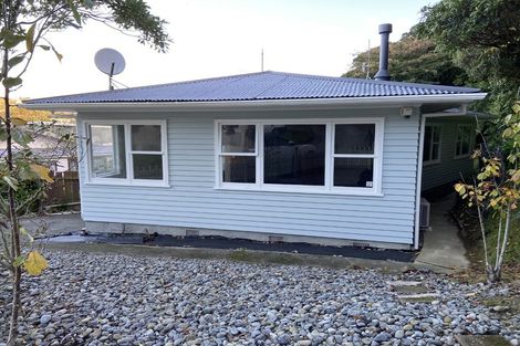 Photo of property in 3 Gahagan Way, Newlands, Wellington, 6037