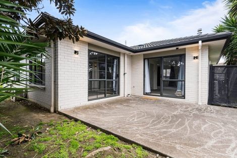 Photo of property in 27 Lothian Brae, Wattle Downs, Auckland, 2103