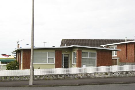 Photo of property in 1 Paynters Avenue, Strandon, New Plymouth, 4312