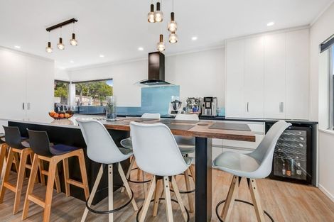 Photo of property in 1/23 Rifleman Rise, Unsworth Heights, Auckland, 0632