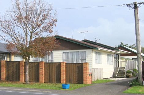 Photo of property in 73 Red Beach Road, Red Beach, 0932