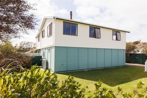 Photo of property in Build Inn, 1942 Parewanui Road, Parewanui, Bulls, 4894