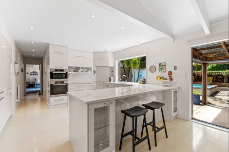 Photo of property in 9 Grand View Road, Leigh, 0985
