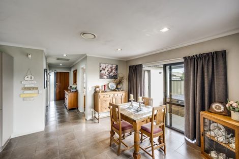 Photo of property in 17 Newbury Place, Taradale, Napier, 4112