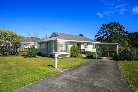 Photo of property in 4 Rook Place, Unsworth Heights, Auckland, 0632