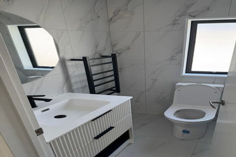 Photo of property in 4 Hughdene Place, Henderson, Auckland, 0610