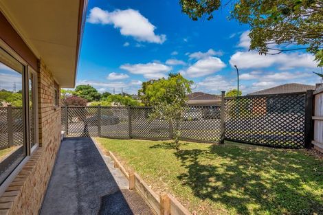 Photo of property in 28 Ginders Drive, Massey, Auckland, 0614