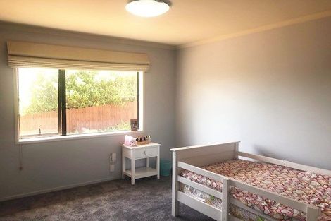 Photo of property in 20 Seamount Drive, Red Beach, 0932