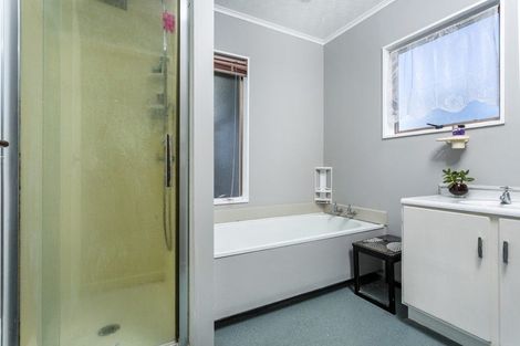 Photo of property in 1/90 Lynwood Road, New Lynn, Auckland, 0600