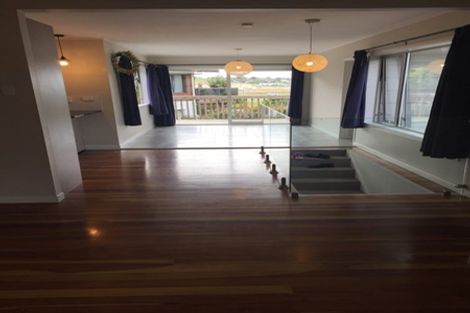 Photo of property in 26 Tawhana Crescent, Red Beach, 0932