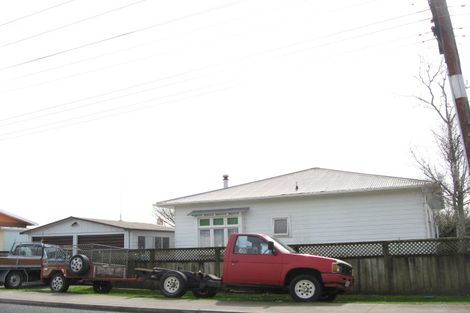 Photo of property in 2 Carrington Street, Inglewood, 4330