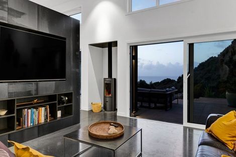 Photo of property in Tapuae, 21 Washer Road, Omata, New Plymouth, 4374