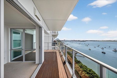 Photo of property in 72 Devonport Road, Tauranga, 3110