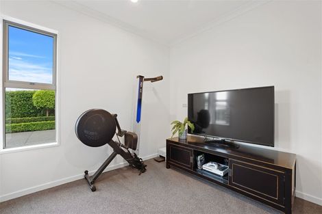 Photo of property in 43 Oakgrove Drive, Rangiora, 7400