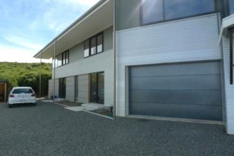 Photo of property in 16 Dungarvan Road, Newlands, Wellington, 6037