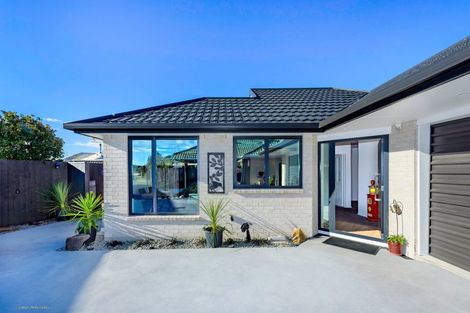 Photo of property in 2/32 Anglesea Avenue, Parklands, Christchurch, 8083