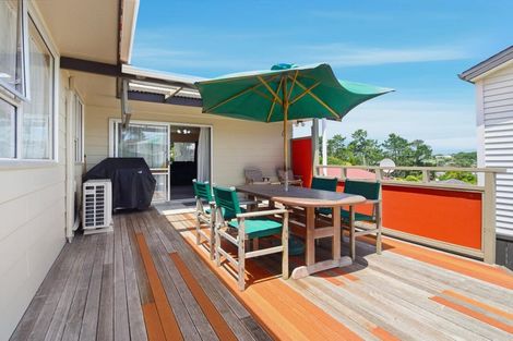 Photo of property in 40 Glenbervie Crescent, Massey, Auckland, 0614