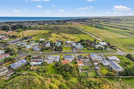 Photo of property in 90 Manuka Street, Castlecliff, Whanganui, 4501