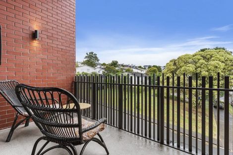 Photo of property in 25 Potter Avenue, Northcote, Auckland, 0627