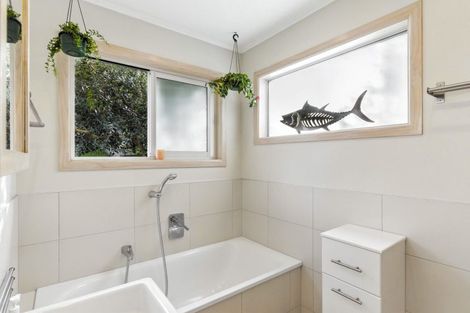 Photo of property in 98 Leinster Avenue, Raumati South, Paraparaumu, 5032