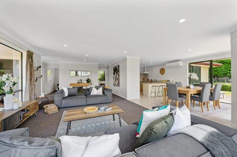 Photo of property in 38 Cabeleigh Drive, Helensville, 0800