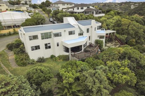 Photo of property in 28 Molyneux Close, Whitby, Porirua, 5024