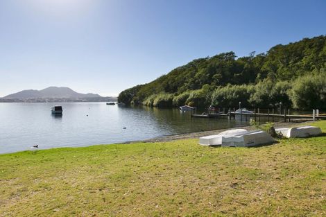 Photo of property in 7 Winnie Close, Acacia Bay, Taupo, 3330
