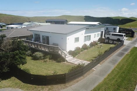 Photo of property in 1 Snapper Street, Baylys Beach, Dargaville, 0377