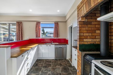 Photo of property in 124 Weraroa Road, Waverley, 4510