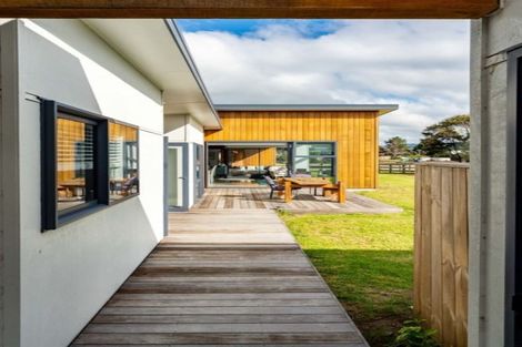 Photo of property in 64a Moir Point Road, Mangawhai Heads, Mangawhai, 0505