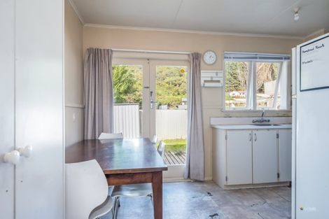 Photo of property in 15 Gardiner Grove, Wainuiomata, Lower Hutt, 5014