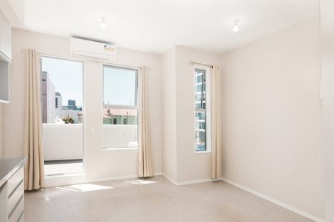 Photo of property in 35 Karo Drive, Te Aro, Wellington, 6011