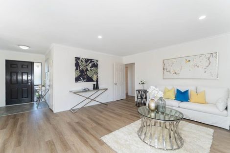 Photo of property in 17 Copplestone Place, New Lynn, Auckland, 0600