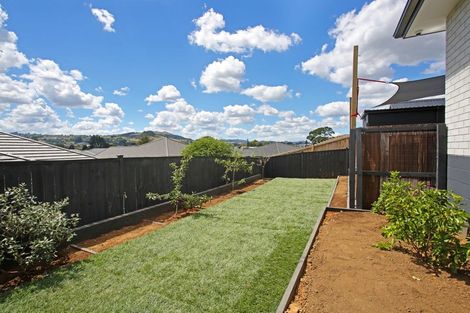 Photo of property in 16 Lippiatt Crescent, Pokeno, 2402