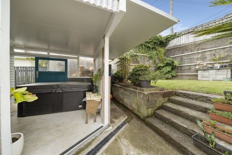 Photo of property in 11 Mount View Place, Spotswood, New Plymouth, 4310