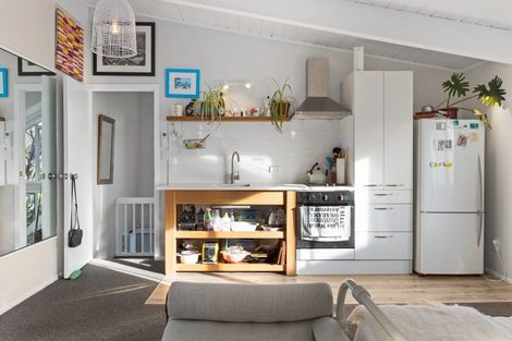 Photo of property in 54 Walton Street, Red Beach, 0932