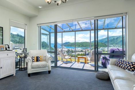 Photo of property in 10 Harbour View Heights, Picton, 7220