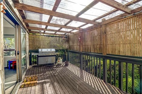 Photo of property in 10 Glen Vista Place, Bayview, Auckland, 0629